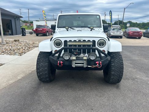 Used 2013 Jeep Wrangler Unlimited Sahara w/ Connectivity Group AWD/4WD image 2