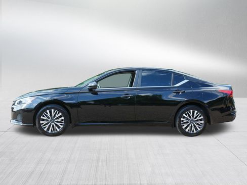 Certified 2023 Nissan Altima 2.5 SV w/ SV Premium Package AWD/4WD image 4
