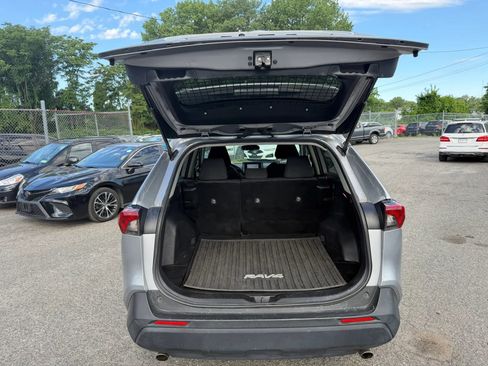 Used 2021 Toyota RAV4 LE AWD/4WD image 28