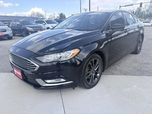 Used 2018 Ford Fusion SE w/ Equipment Group 201A FWD image 3