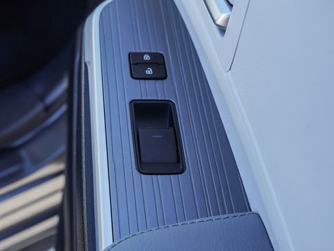 Used 2025 Toyota Sienna XLE image 27