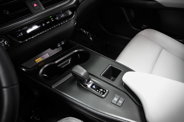 Certified 2025 Lexus UX 300h FWD w/ Accessory Package (Z2) image 17