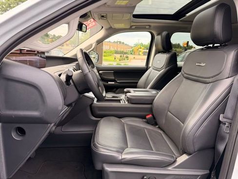 Used 2025 Ford Expedition Platinum AWD/4WD image 23