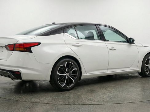 Used 2025 Nissan Altima 2.5 SR FWD image 9