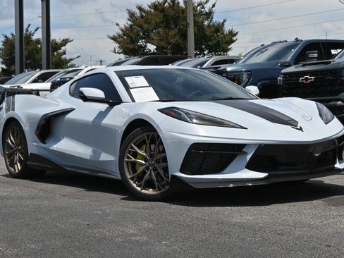 Used 2024 Chevrolet Corvette Stingray Premium Cpe RWD image 38