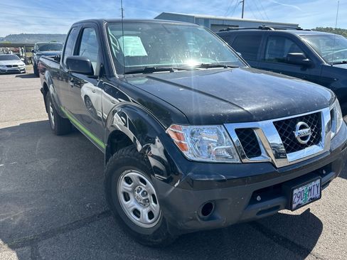Used 2020 Nissan Frontier S image 2