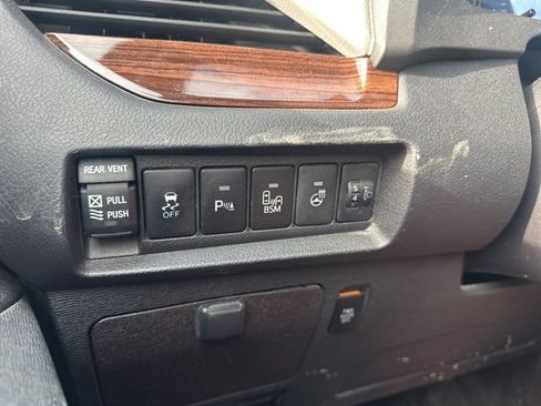 Used 2015 Toyota Sienna Limited Premium image 26