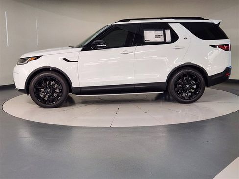 New 2026 Land Rover Discovery S image 5