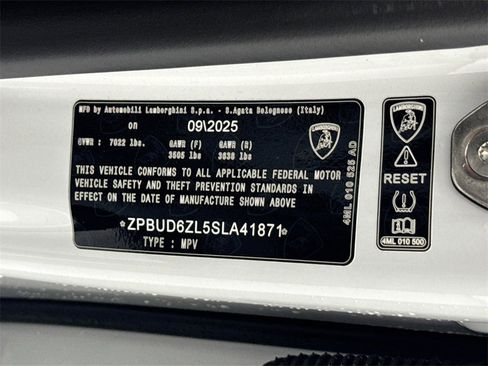 Used 2025 Lamborghini Urus SE image 32