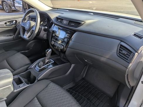 Used 2017 Nissan Rogue SV image 32