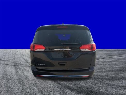 Used 2019 Chrysler Pacifica Touring-L FWD image 5