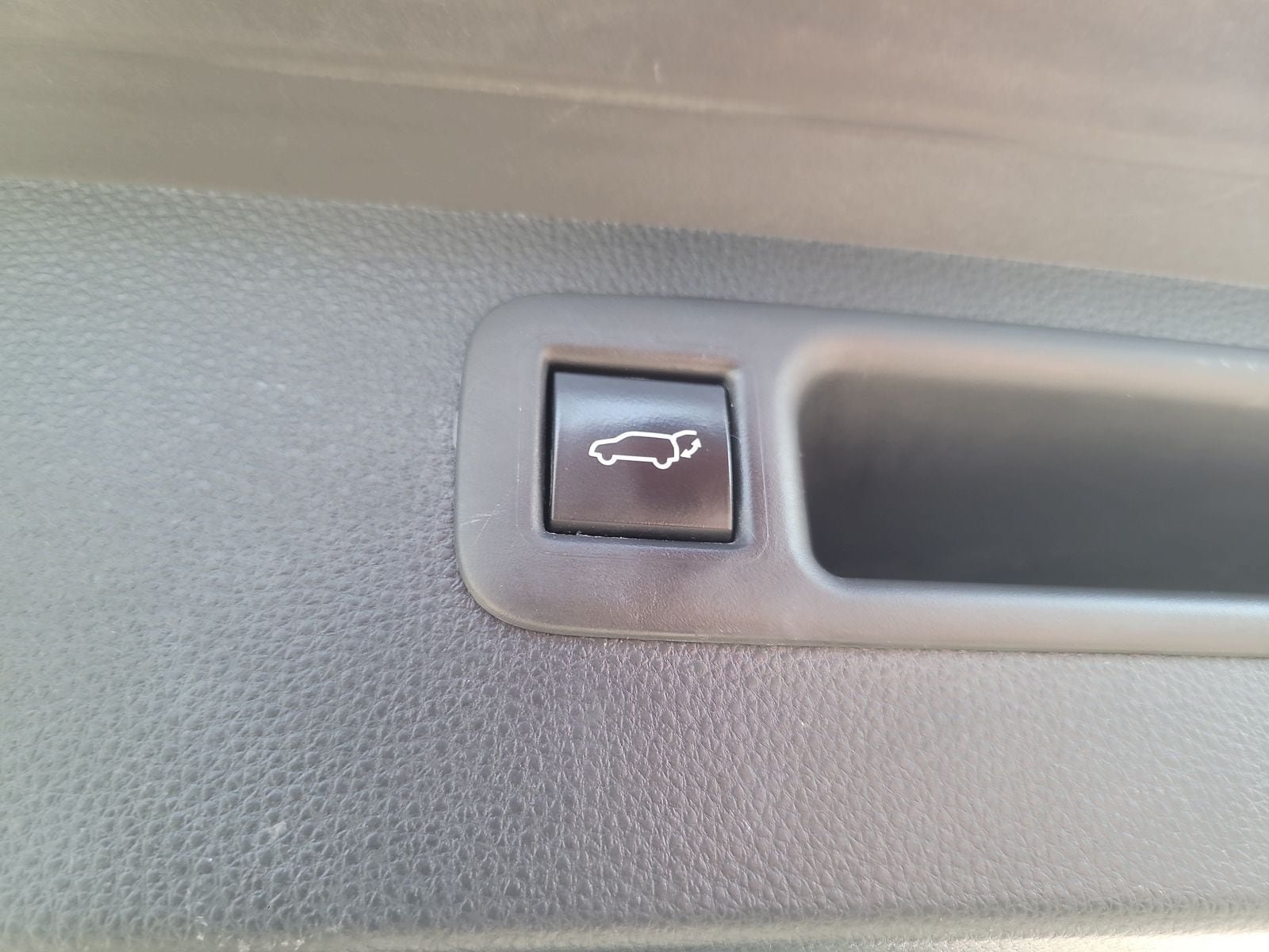 Used 2022 Toyota Highlander XLE AWD/4WD image 28