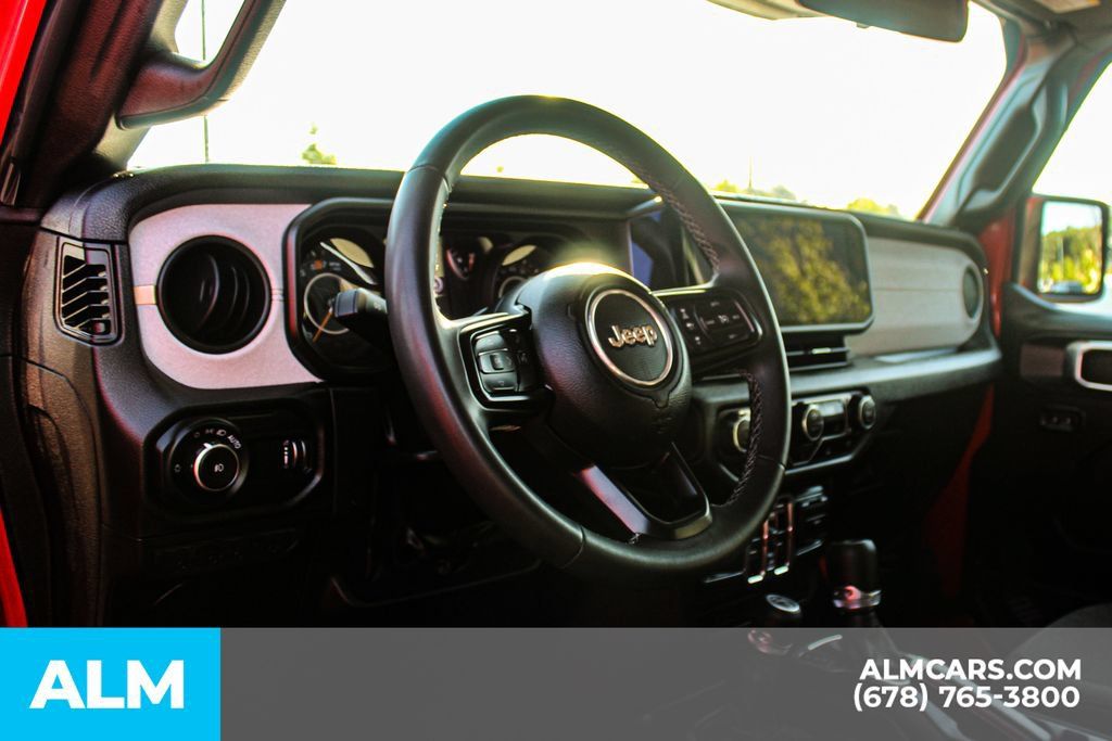 Used 2025 Jeep Wrangler Unlimited Sport AWD/4WD image 30