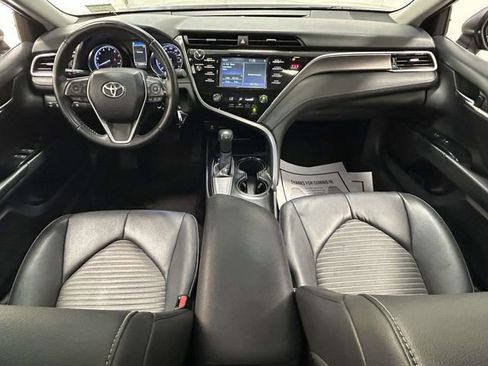 Used 2018 Toyota Camry SE w/ Moonroof Package image 9
