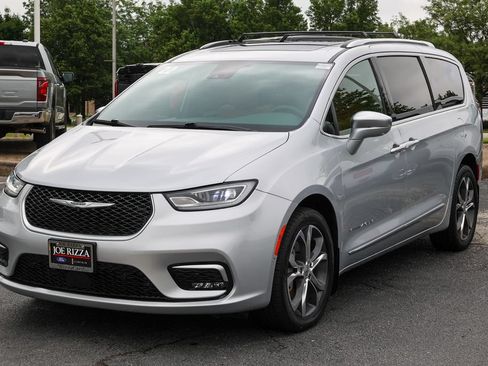 Used 2022 Chrysler Pacifica Pinnacle AWD/4WD image 32