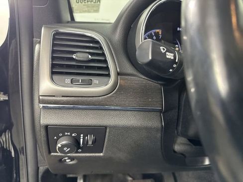 Used 2018 Jeep Grand Cherokee Limited w/ Luxury Group II image 14