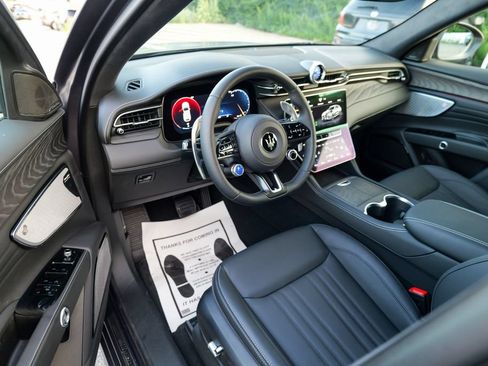 Used 2025 Maserati Grecale GT AWD/4WD image 16