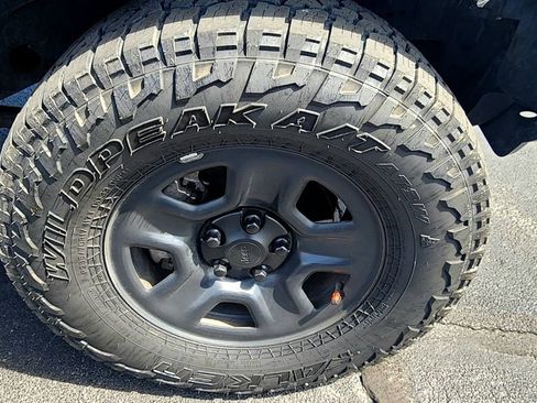 Used 2022 Jeep Gladiator Sport image 10