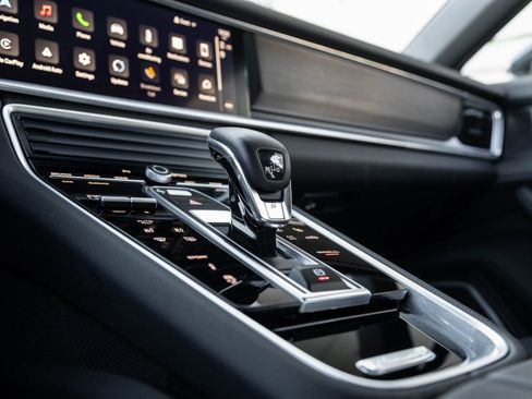 Used 2023 Porsche Panamera 4 Platinum Edition image 27