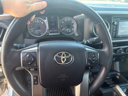 Used 2017 Toyota Tacoma SR5 w/ Tow Package RWD image 15