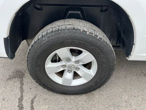 Used 2022 RAM 1500 Classic SLT AWD/4WD image 17