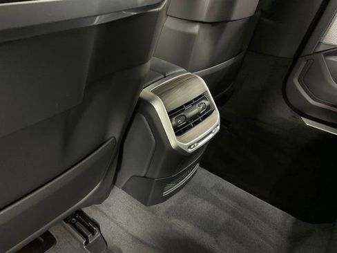 Certified 2024 BMW i7 xDrive60 AWD/4WD image 21