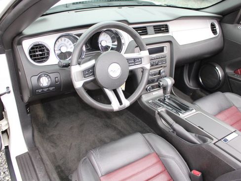 Used 2012 Ford Mustang Premium image 21