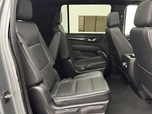 Used 2023 GMC Yukon XL Denali image 35