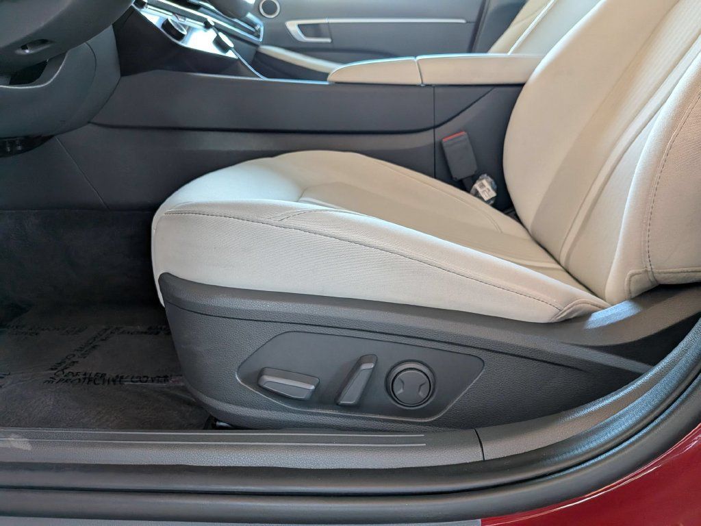 Used 2025 Hyundai Sonata SEL FWD image 11