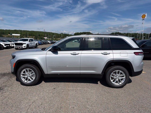 New 2026 Jeep Grand Cherokee Laredo AWD/4WD image 4