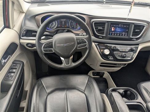 Used 2021 Chrysler Voyager Lxi image 26