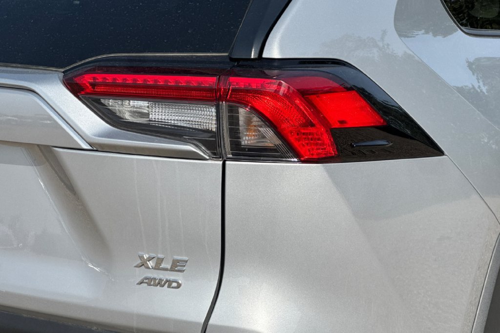 Used 2025 Toyota RAV4 XLE AWD/4WD image 9