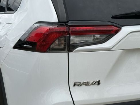 Used 2019 Toyota RAV4 XLE Premium FWD image 6