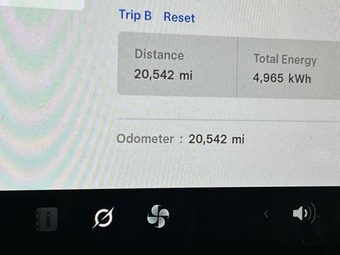 Used 2024 Tesla Model Y Long Range image 12