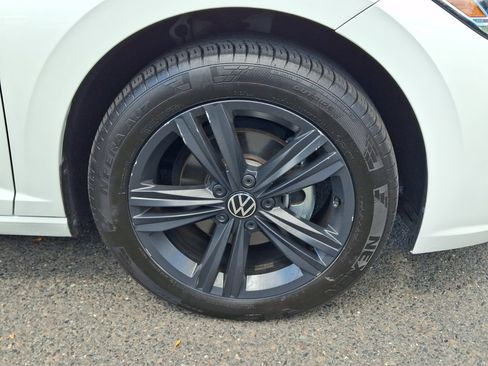 Certified 2023 Volkswagen Jetta SE w/ Panoramic Sunroof Package FWD image 8