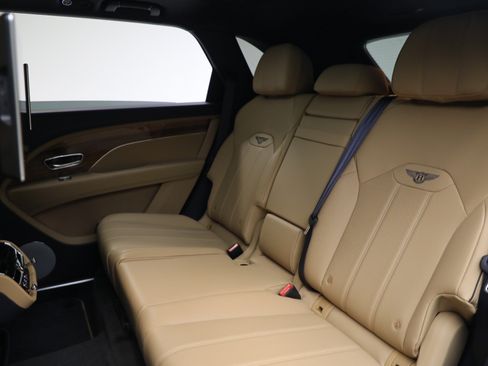 Certified 2024 Bentley Bentayga Extended Wheelbase AWD/4WD image 23