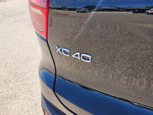 Used 2025 Volvo XC40 B5 Plus w/ Climate Package AWD/4WD image 30