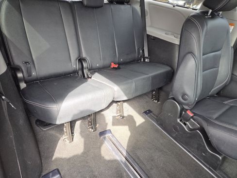 Used 2019 Toyota Sienna SE w/ SE Preferred Package AWD/4WD image 25