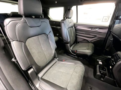 New 2025 Jeep Grand Cherokee L Altitude image 10