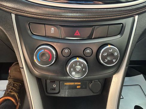 Used 2018 Chevrolet Trax LT w/ Sun & Sound Package AWD/4WD image 25