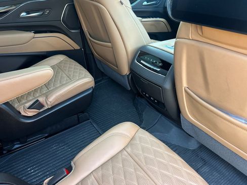 Certified 2023 Cadillac Escalade ESV Sport w/ Touring Package AWD/4WD image 18