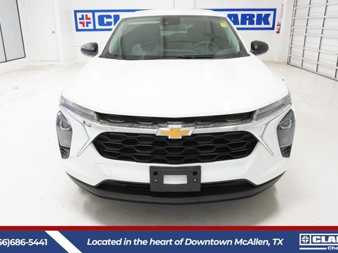 Used 2024 Chevrolet Trax LS FWD image 2