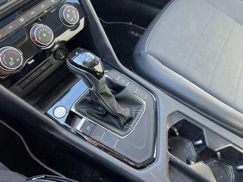 Used 2023 Volkswagen Taos SE w/ Panoramic Sunroof Package image 24