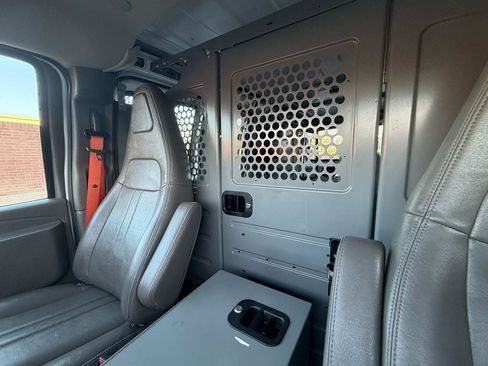 Used 2017 Chevrolet Express 2500 image 30
