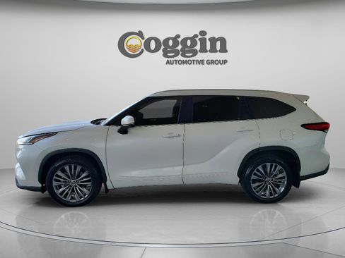 Used 2020 Toyota Highlander Platinum image 3