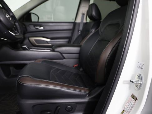 Used 2022 Nissan Pathfinder Platinum w/ Cargo Package image 12