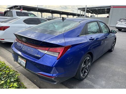 Used 2023 Hyundai Elantra Limited image 3