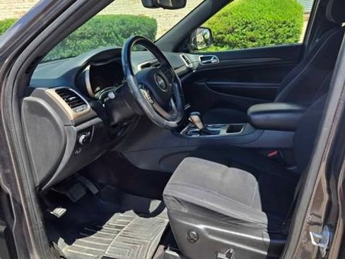 Used 2017 Jeep Grand Cherokee Laredo w/ Quick Order Package 23E AWD/4WD image 7