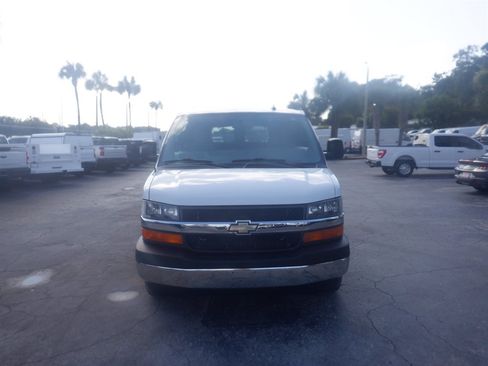 Used 2017 Chevrolet Express 2500 LT w/ LT Preferred Equipment Group RWD image 3