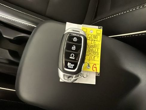 Used 2022 Hyundai Venue Limited w/ Cargo Package FWD image 21